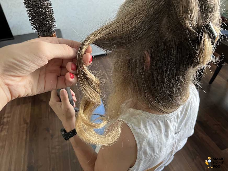 Укладка волос с помощью Dyson Airwrap.